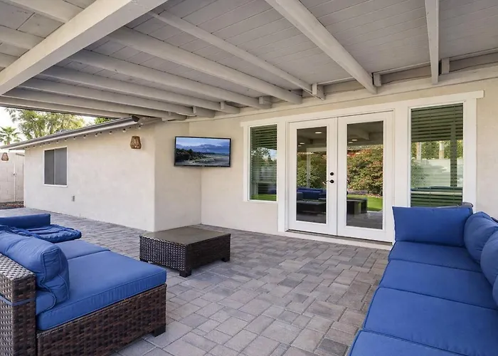 Heated Pool Resort, Putting Green, Outdoor Tv - Holiday home *