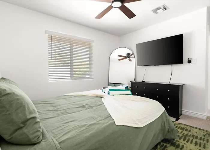 Heated Pool Resort, Putting Green, Outdoor Tv - *