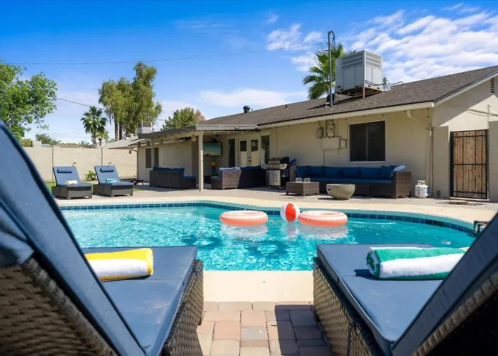 Heated Pool Resort, Putting Green, Outdoor Tv - Holiday home Phoenix
